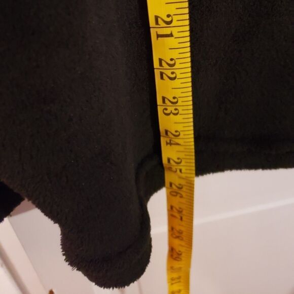 WARM fuzzy Sweatshirt w/ Red Penguin Inside Accent‎ - Picture 4 of 11